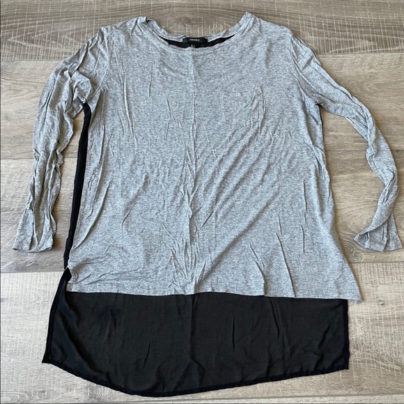 Forever 21 Tops - Forever 21 Long Sleeve Tee in Gray and Black Size Large